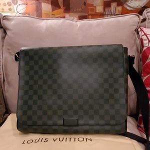 LV District Damier Graphite MM Messenger Bag